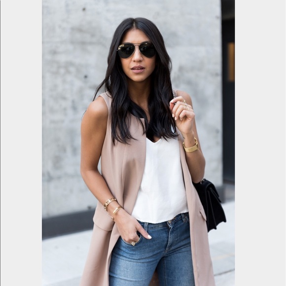 🎉LAST ONE! 🎉 Cream Sleeveless Trench - Picture 4 of 7