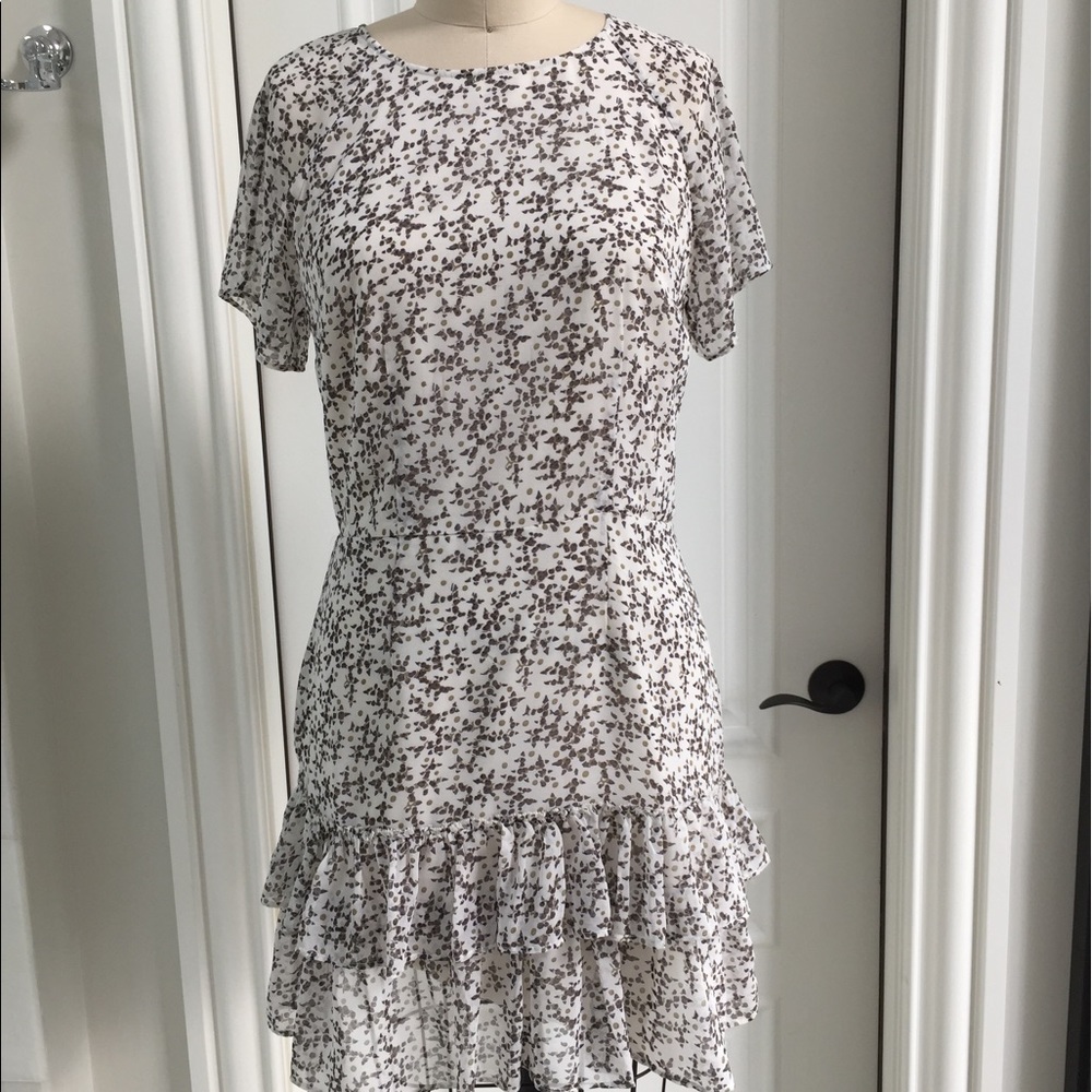 Short sleeve dress