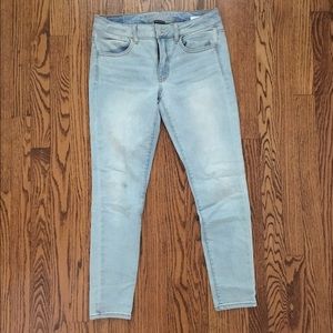 American Eagle Light Wash Jeans (Short)