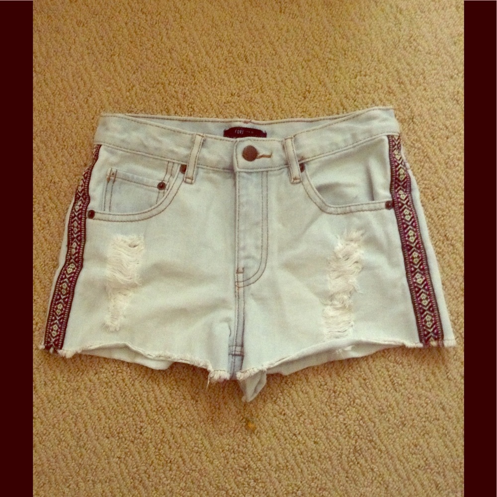 Aztec accented Light Wash Shorts