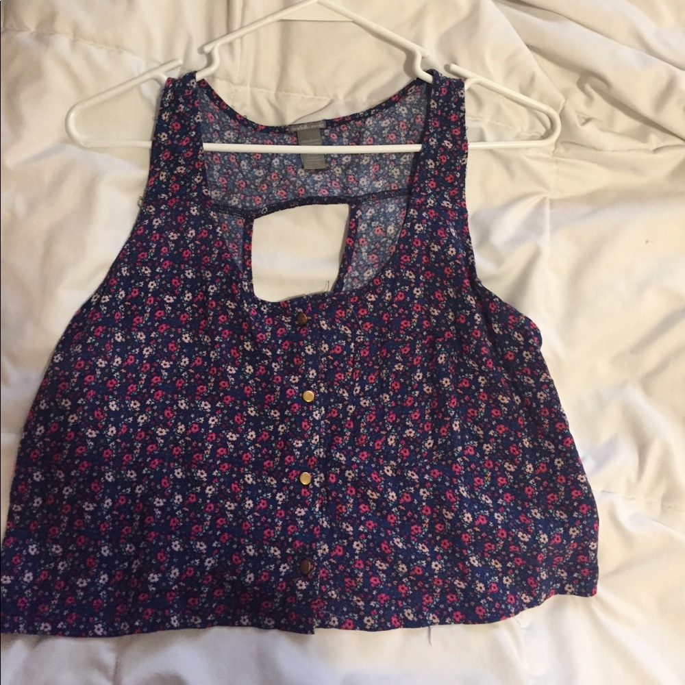 Floral button tank