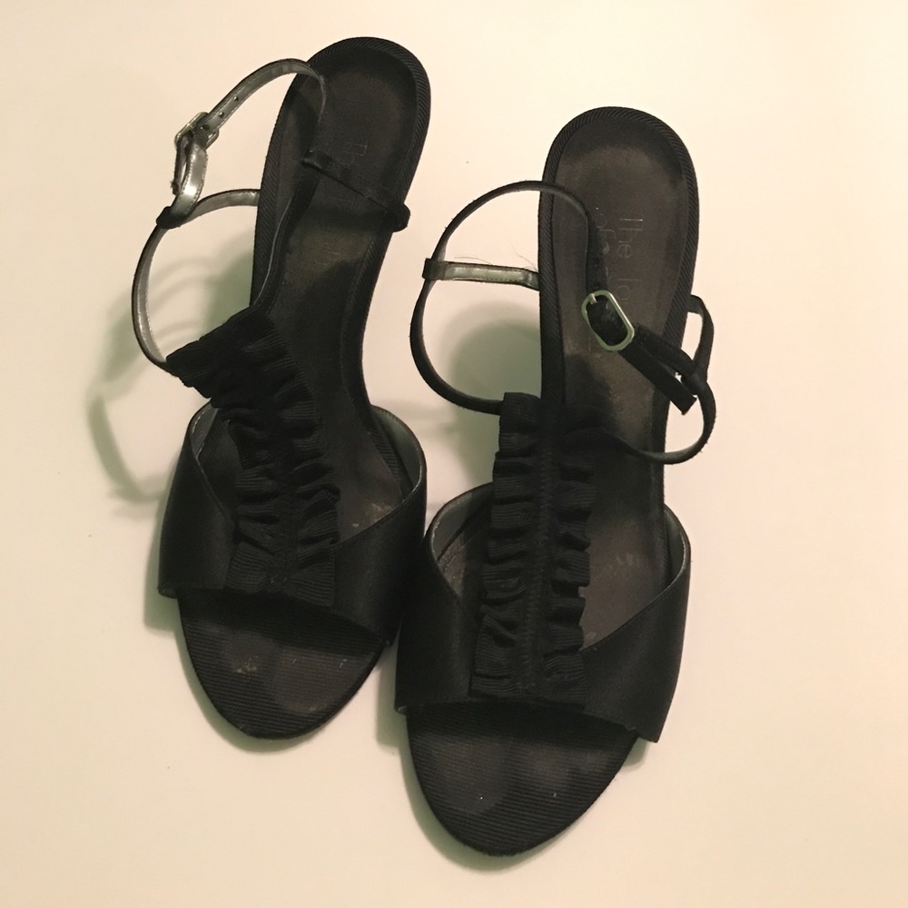 The touch of Nina black ruffle heels