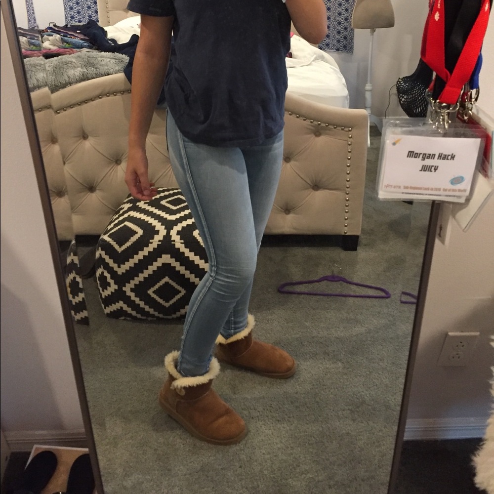 SOLD Abercrombie light wash skinny jeans