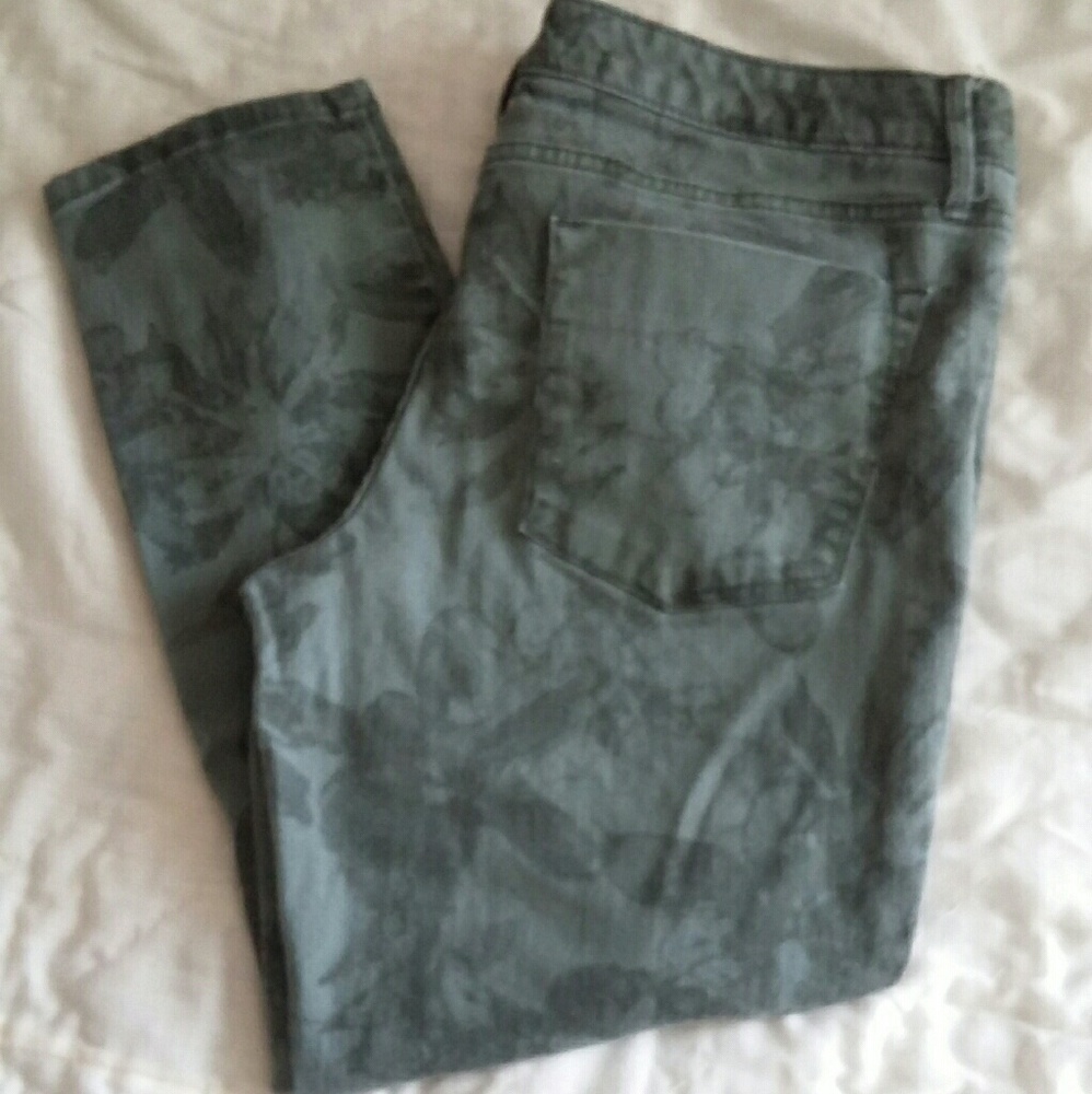 Mossimo ankle floral crop pants