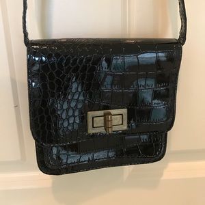 Black snakeskin print crossbody bag