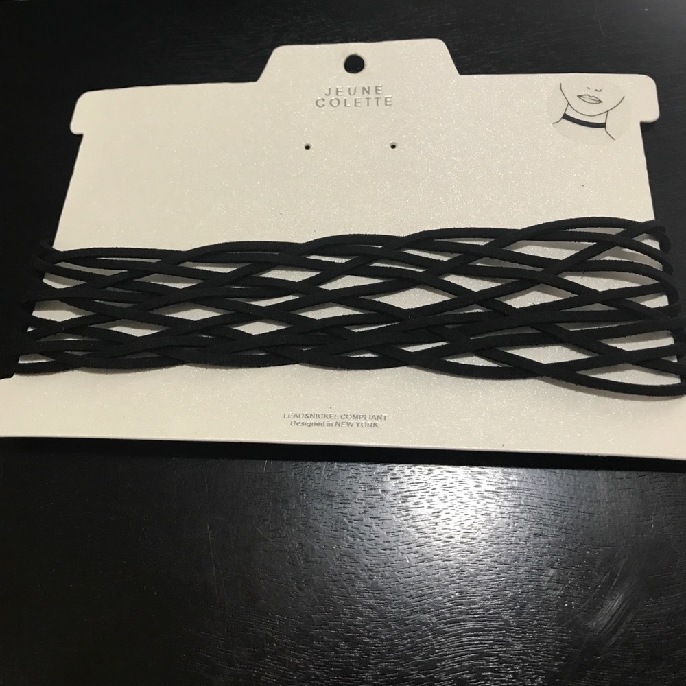 Black velvet choker