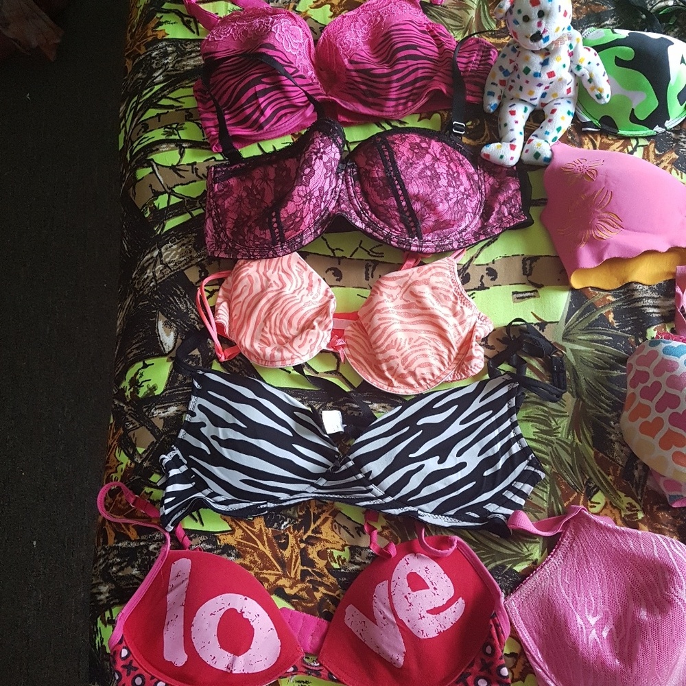 Bras - Picture 2 of 3