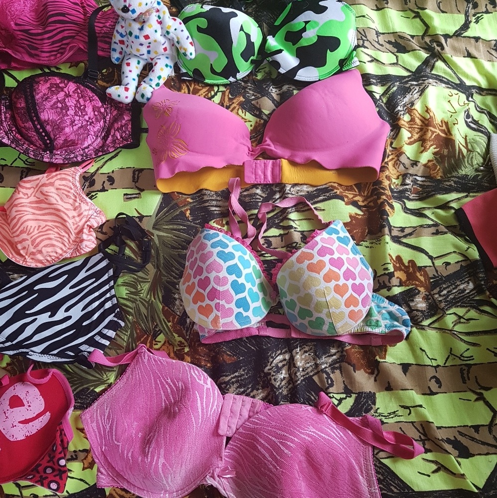 Bras - Picture 3 of 3