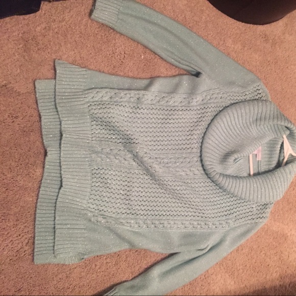 Blue top - Picture 1 of 3