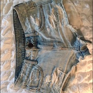 Light-washed high waisted jean shorts
