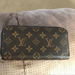 ✨Authentic✨ Vintage Louis Vuitton wallet