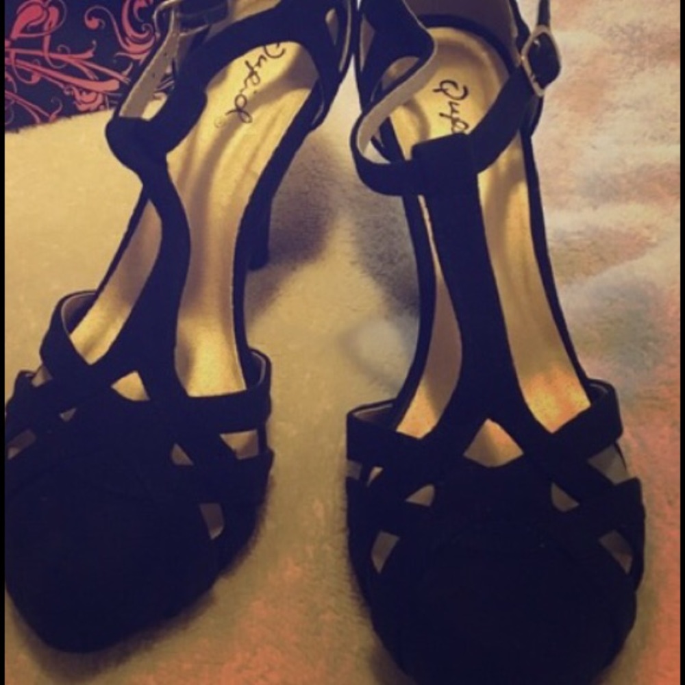 Black suede heels