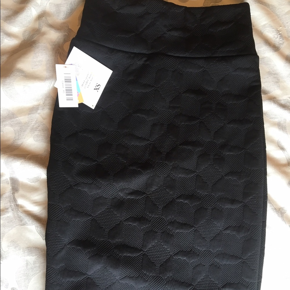 BNWT Xs black Lularoe Cassie