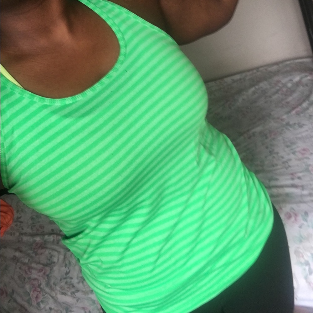Semi fitted fitness tank