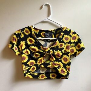 NWOT Floral Sunflower Cutout Crop Top 🌻