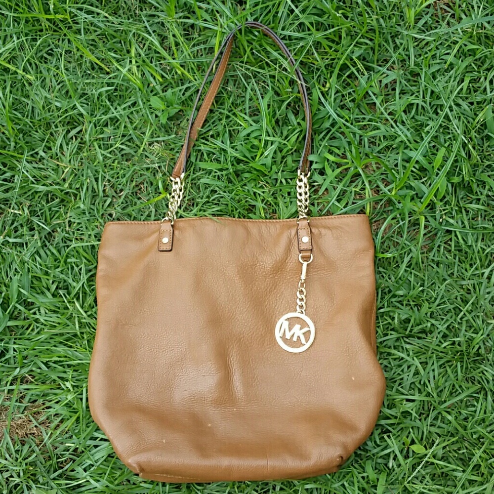 Michael kors pebbled leather cognac / brown chain