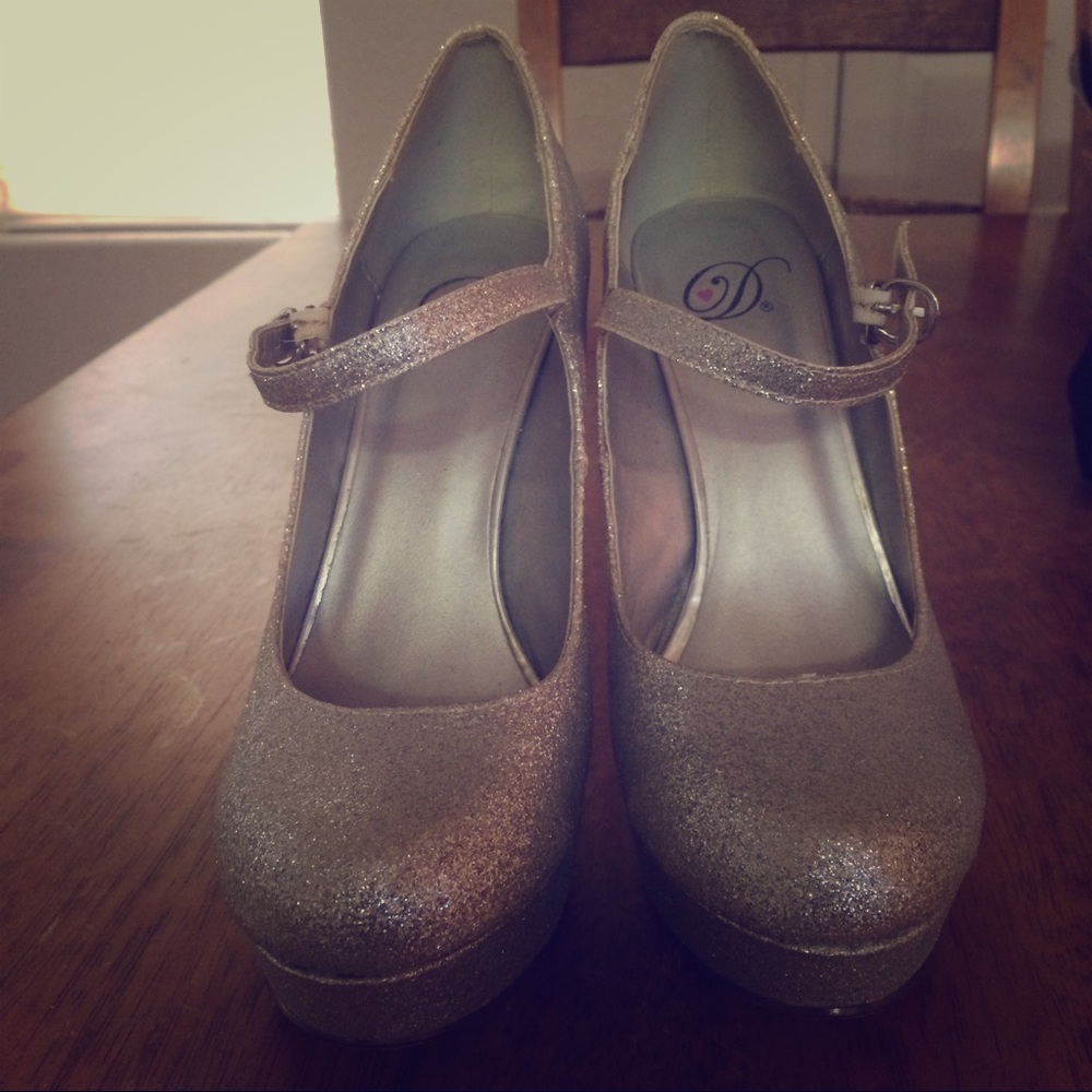 Silver glitter heels💁🏻
