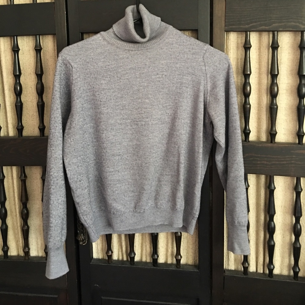 Gray turtle neck