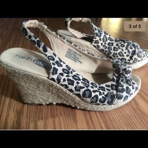 Rue 21 animal print wedges