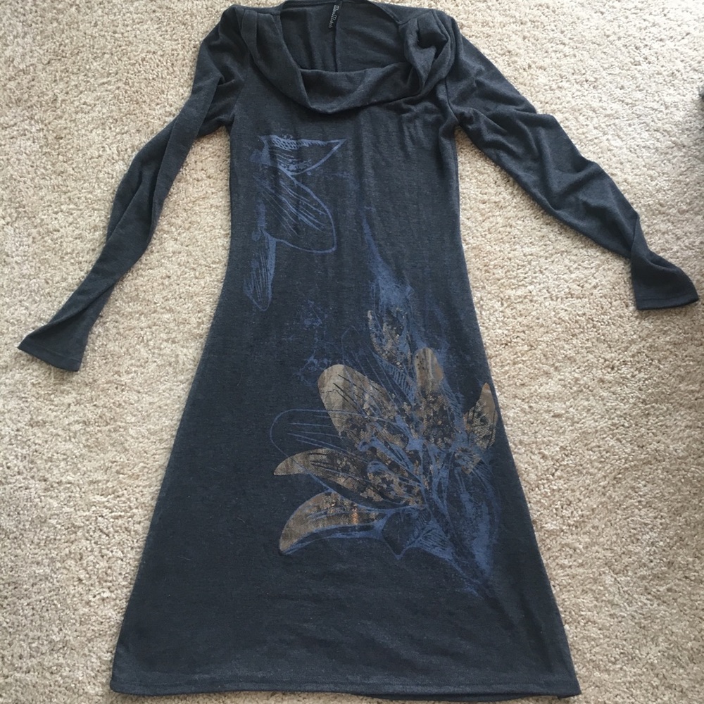 Gray light-weight sweater dress with graphic