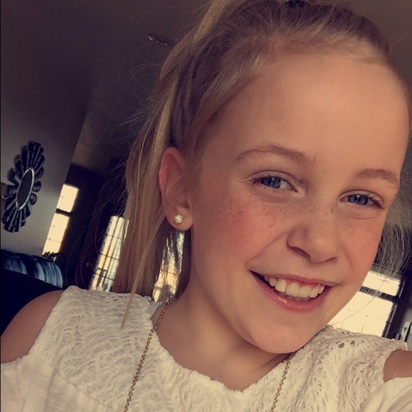 Meet your Posher, Caitlin - Picture 1 of 1