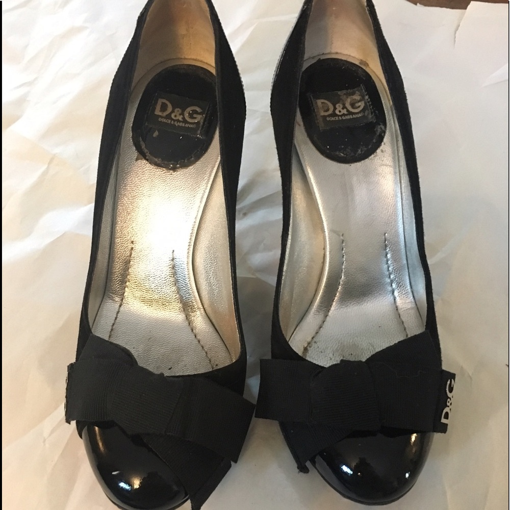 🔥MAKE AN OFFER🔥D&G bow pumps w/ silver heel