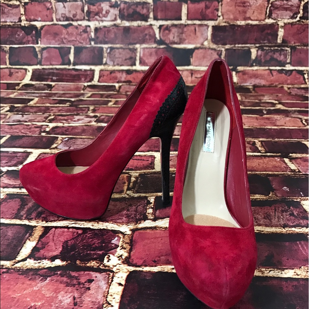 Used H by Halston Red Platform Pumps