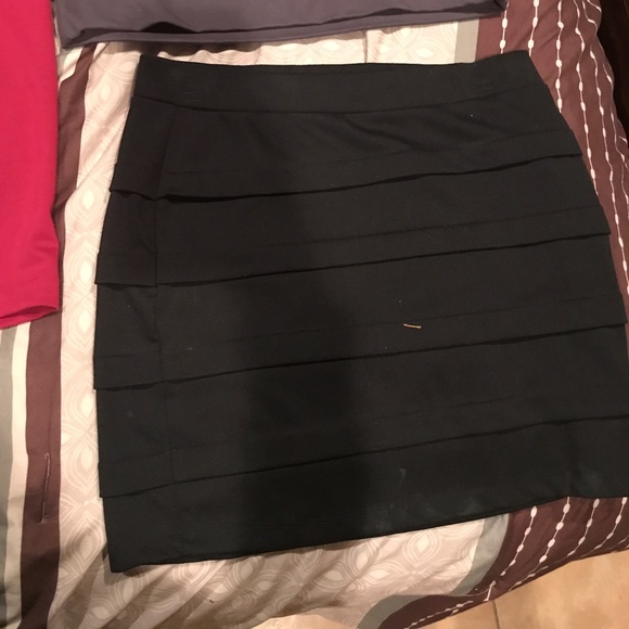 Skirts - Picture 2 of 4