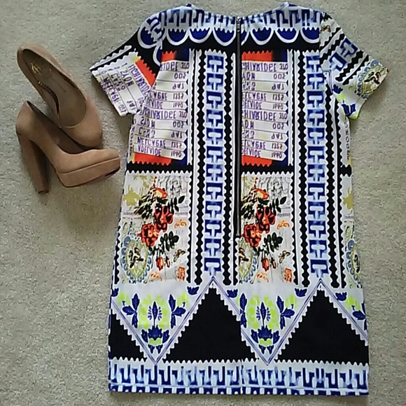 Glamorous dress - Picture 3 of 5