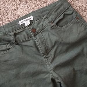 EUC Artisian NY Olive Green Ankle Jeans