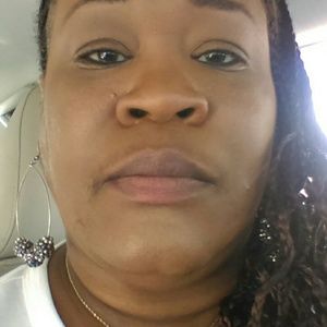 Meet your Posher, Lora