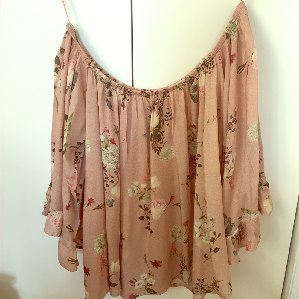 Off the shoulder S floral top