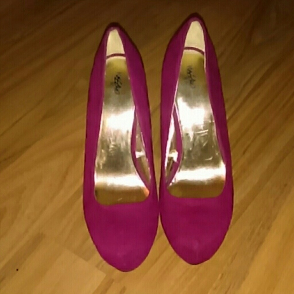 Pink pumps