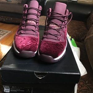 Air Jordan velvet 11 sz 8.5
