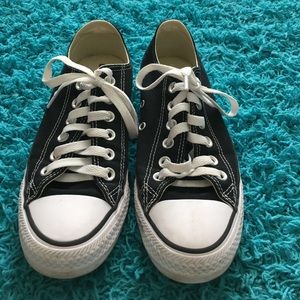 BARELY WORN ~ Converse All Star Low Top