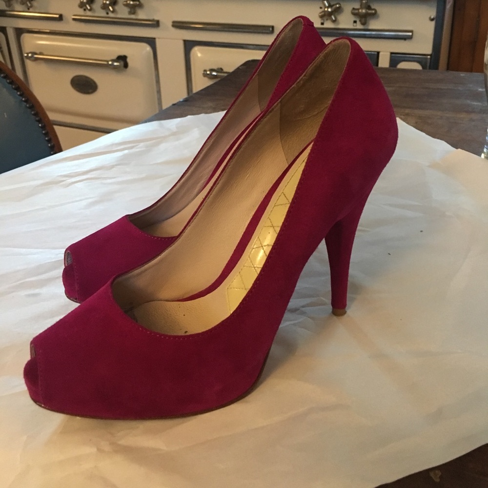MAKE AN OFFERJoan and David magenta pumps