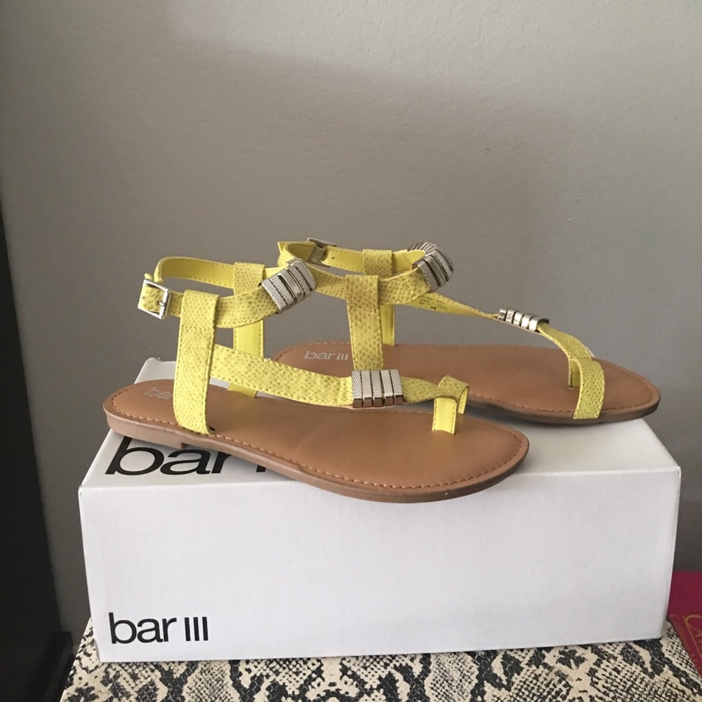 Bar lll Vernayel Yellow Strap Sandals Size 8