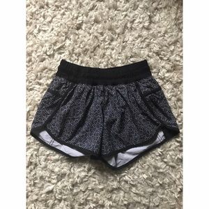 Lululemon Tracker Short Flower Print