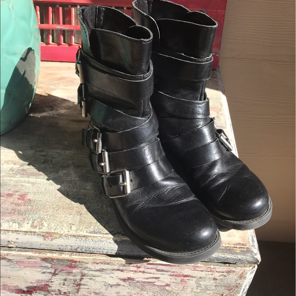 Black nine wast combat boots