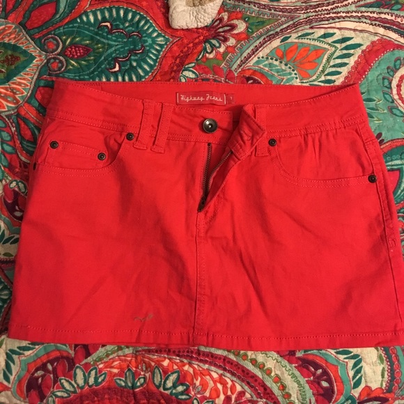 Pink mini skirt - Picture 1 of 3