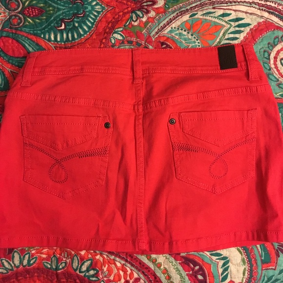 Pink mini skirt - Picture 2 of 3