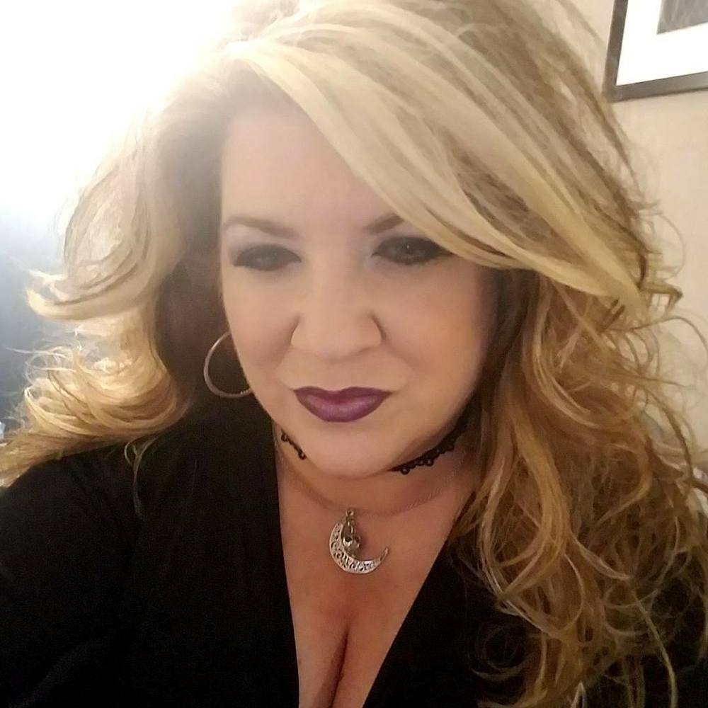 Meet your Posher, Christine