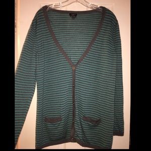 Stripped V-neck cardigan