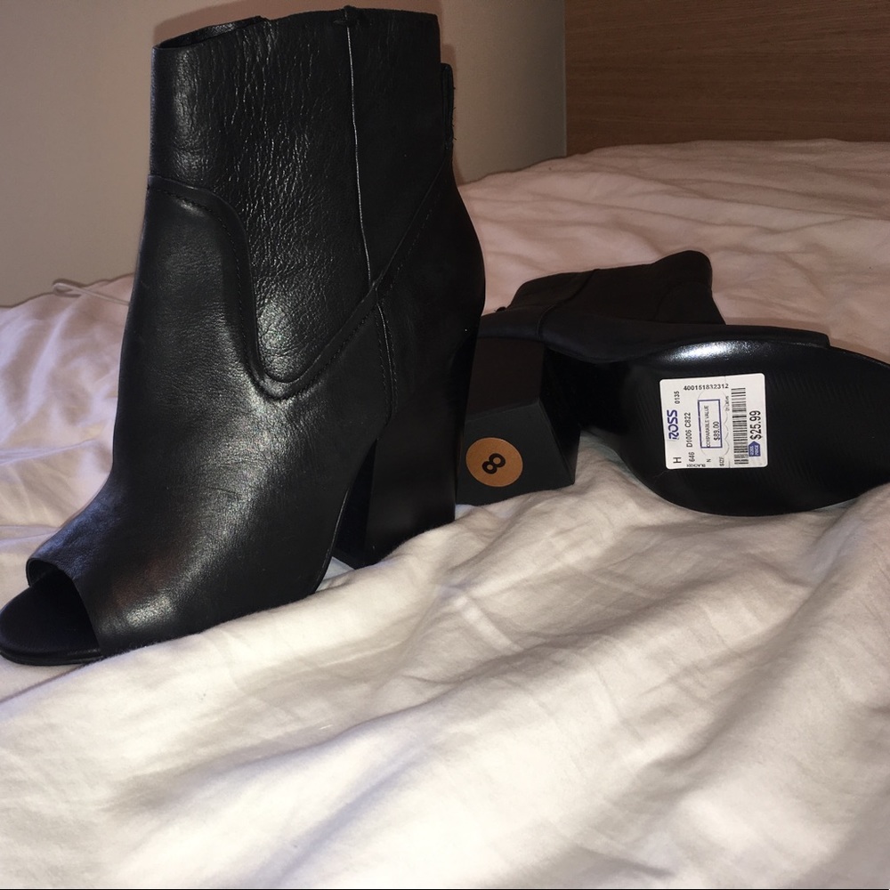 New shoes size 8