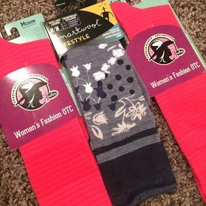Smartwool +2Pink boot socks! Brand new SZ (7 to 9)