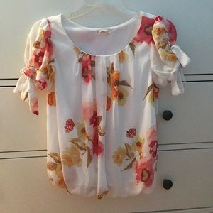 White floral top perfect for summer
