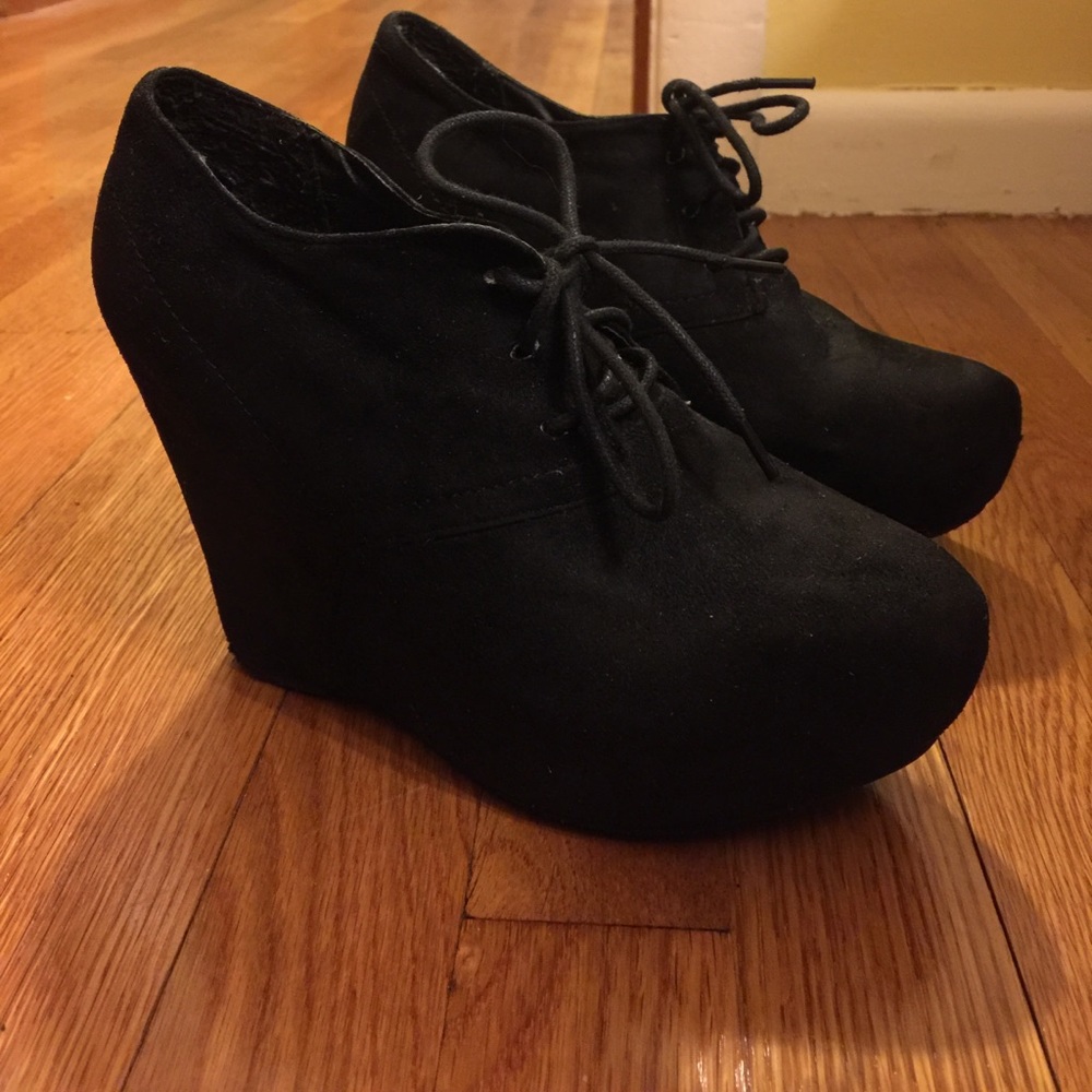 Black wedged heels