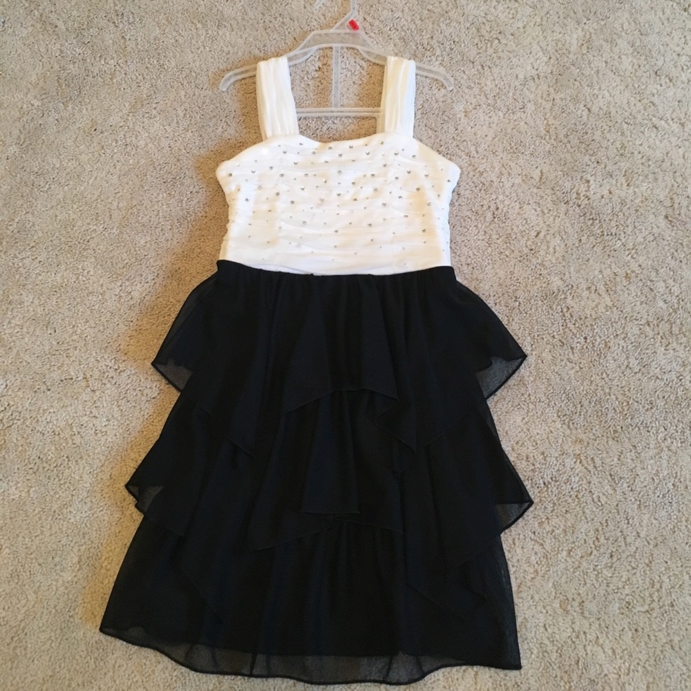GIRLS 7 BLACK AND WHITE FORMAL DRESS