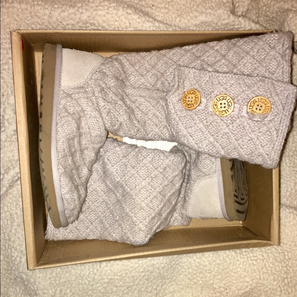 W Lattice Cardy Uggs size 6 Women