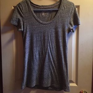 American Eagle tshirt